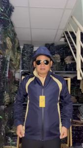 áo khoác dù nón nam phối viền màu vàng kem