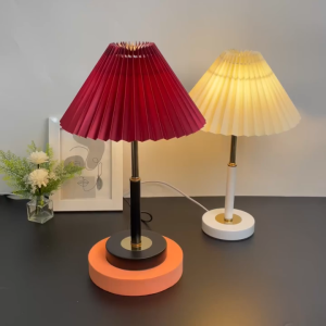 Đèn ngủ để bàn HUTA Light For Life T9 kiểu dáng Châu Âu điều chỉnh 3 mức sáng bóng led ánh sáng vàng tiết kiệm điện năng