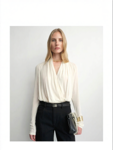 Fashionable Deep V-neck T-Shirt with Drape and Waist-defining Features Long Sleeves