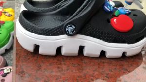 Dép Cross Dute Đen Đế TRắng Full Tag CAo Cấp Tặng Kèm 12 Sticker Giày Quai Ngang Bít Đầu Kiểu Dáng Năng Động Đế Gợn Sóng TRống Trơn Đi Ngoài Trời