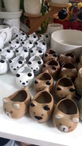 กระถางเซรามิกส์รูปแมวจี้ และหมีขาว สุดน่ารัก เป็นงานเซรามิค มีรูระบายน้ำ ใช้ปลูกต้นจริงได้