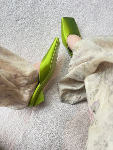 Fashionable French Satin Mules Triangle Heel 2024 New Cat Heel Covered Toe Semi-Slipper Women Head Sandals Women Elegant