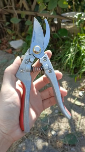 Kéo cắt cành SADA 210 Nhật làm vườn làm từ thép SK5 sắc bén độ bền cao không gỉ sét có thể cắt tỉa cành cây hoa lá