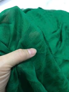 vải voan xanh lá kẻ sọc _( khổ 1m7) mềm nhẹ may đầm váy áo thiết kế vv