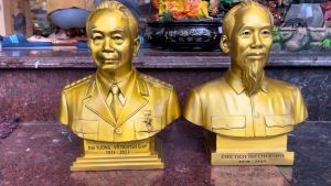 Tượng bác hồ bán thân bằng đồng cao 32cm ngang 24cm nặng 8kg