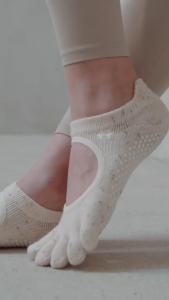 Thumb Toe Cartoon ถุงเท้าพิลาทิส นำเข้าจากเกาหลี