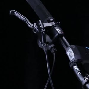 Lampu Basikal USB Lampu Pembesar Suara Mengecas Lampu Kayuh Malam Lampu Depan Basikal ung Peralatan Menunggang