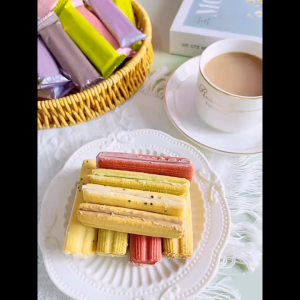 [1 BOX] Biscuit Franzzi Sunssie Box 92-115g - Franzzi Sandwich Cookies Aneka Rasa - Biskuit Sunssi Franzzi Sandwich Rasa Dark Choco Matcha Cheese Vanilla Lemon Yogurt  Osmanthus Oolong Passion Fruit Raw Coconut Latte Red Velvet Strawberry 法丽兹 夹心曲奇饼干