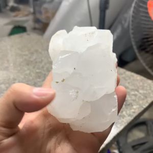 1 viên đá thạch anh trắng tự nhiên dùng làm trang trí decor thanh tẩy ( đá thật chuẩn việt )k99 450g