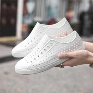 New Womens Summer Outdoor Wear Anti-Slip Toe Cover Flat Bottom Sandals Comfortable Breathable Slip-On Slippers for All Ages