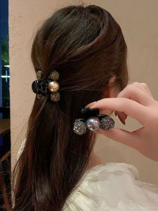 กิ๊บติดผมรูปฉลามพร้อมตัวกร�ไข่มุกสำหรับผู้หญิง กิ๊บติดผมสไตล์เกาหลี ทรงครึ่งหัว ด้านข้าง ทรงหน้าม้า สไตล์หรูหรา