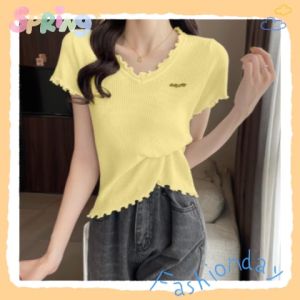 เลขเสื้อ QDshop ถูกประกอบด้วยคอวีที่คุณต้องการ เสื้อแฟชั่นผู้หญิง เสื้อคอวี เสื้อยืดคอวีดีเทลมักจะมีฝังที่ของคุณ เพราะทุกส่วนเย็บลายฟันปลาแหวกแนวไม่เหมือนใคร คอวีเว้าลึกใส่และสวยเซ็กซี่แน่นอน พร้อมส่งด้วนเพื่อให้เลย