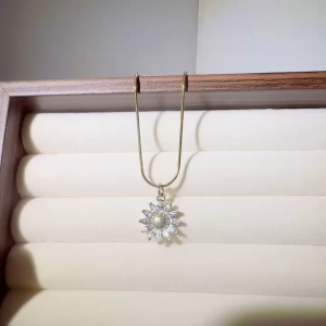 TBK 18K Gold Sunflower Necklace for Women Accessories Hypoallergenic 19N