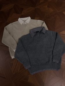 เสื้อสเวตเตอร์คอวีสไตล์ย้อนยุคแบบปลอมสองชิ้น Cleanfit เสื้อคลุมกันหนาวแบบสวมหัวหลวมๆ สำหรับฤดูหนาว ผ้าฝ้ายผสม