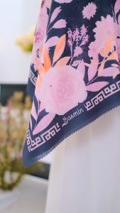 Segi Empat Yasmin Ys 210 Segiempat Geranium Series By Yasmin Hijab Segi Empat Voal Premium Lasercut 110 x 110 cm Segi Empat Terbaru 2023