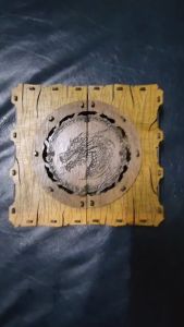 กล่องใส่หนังสือเวทมนต์รูปมังกรอเนกประสงค์ดึงดูดสายตาให้มุมมองที่ดูลึกลับน่าค้นหางานไม้แท้ลงสีมงคลไม้สักทองตัดกับสีดำวอนัท