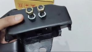 DUDUKAN MESIN ISUZU PANTHER ENGINE MOUNTING PANTHER 2.3 TBR 52 RH KANAN 8-97029-580-2