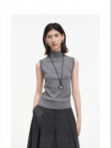Slim Fit Wool Blend Sleeveless Turtleneck Vest