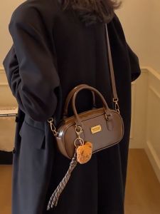 กระเป๋าสะพายมือสไตล์แฟชั่น สำหรับผู้หญิง ใช้งานได้หลากหลาย ทั้งสะพายบ่าและสะพายเฉียง