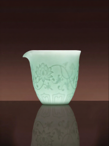 JINGDEZHEN | Bình Phân phối Chất lỏng Đục khắc Celadon Jingdezhen