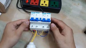 Át đảo chiều liên động 2P 63A cầu dao đảo chiều dạng aptomat - át chuyển nguồn GCDQCN