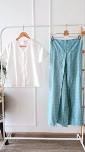 ONE SET SETELAN KEMEJA PUTIH CROP TSHIRT ONESET BAWAHAN KULOT BATIK HIGHWAIST SET OUTERWEAR SET CULLOTE BATIK MODERN WHITE SHIRT KEMEJA LENGAN PENDEK CROP WANITA BAWAHAN CELANA BATIK PASTEL