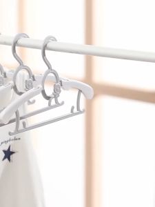 [iRojak] Baby Kids Adult Clothes Hanger Anti-skid Telescopic Extendable Hanging Rack 可伸缩衣架 Penyangkut Baju - SO47