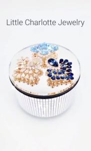 เข็มกลัดคริสตัล Crystals from Swarovski