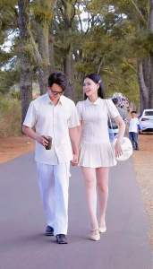 Set đồ đôi: sơmi nam tay ngắn đầm nữ chân xếp ly chất ford Hàn dày dặn