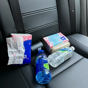 1pcs  PU วัสดุ กระเป๋าเก็บของ สะดวกและใช้งานได้จริง  กระเป๋าเก็บของระหว่างเบาะ กระเป๋าแขวนเบาะในรถ กระเป๋าเก็บของในรถ ที่เก็บของเพิ่มในรถ