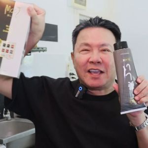 เซตคู่ โมอิ เจลใสปิดผมขาว 6 เฉดสี + แชมพู 2 in 1 ยิ่งสระยิ่งเติมเคราติน Mooi Crystal Hair Color Gel + Shampoo Keratin plus++ shampoo & conditioner