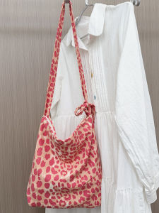 Large Capacity Raspberry Pink Leopard Print Tote Bag Single Shoulder Crossbody for College Students Commuting Canvas Bag