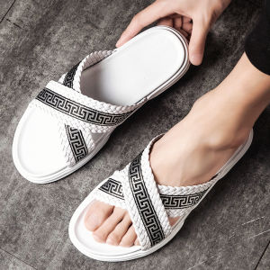 รองเท้าแตะชายหาดแบบสวมสบายสำหรับผู้ชาย รองเท้าแตะส้นแบนระบายอากาศได้ดี พื้นยาง สวมใส่สบาย ฤดูร้อน 2021