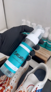 Sneaker Pro  ( DUO SET ) น้ำยาทำความสะอาดรองเท้า สองสูตร คลีนที่บ้านได้ ขั้นตอนน้อย Premium shoe cleane&Premium white shoe cleaner