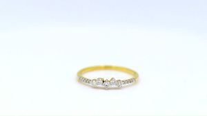 Happy Jewelry แหวนเพชร 5 เม็ดสลับ บ่าข้างแถว ทองแท้ 9k 37.5% เพชรเกสร ME916