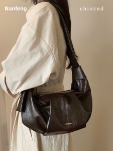 CHIO‘2ND | Cocoa-colored Pleated Hobo Bag with Relax Casual Style