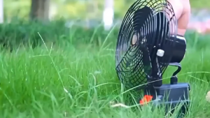 【แบตเตอรี่ 2 ก้อน 】8นิ้ว พัดลมแคมป์ปิ้ง พัดลมแบตเตอรี่ พัดลมไร้สาย พัดลม แบตเตอรี่ ไร้ สาย เอาต์พุต USB แบตเตอรี่ความจุสูง การชาร์จฉุกเฉิน สามารถปรับความเร็วลม พัดลมพกพาชาร์จ พัดลมแบตเตอร