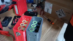 จั๊มสตาร์ทรถยนต์ 12 V 30 Am สามารถสาตร์ทรถยนต์นั่งทั่วไป โดยไม่ต้องใช้แบตเตอรี่เดิมของรถ ใช้แบตเตอร์ฟอสเฟต32140 สามารถชาร์จโทรศัพท์และเป็นไฟสำรองสำหรับการเดินทาง