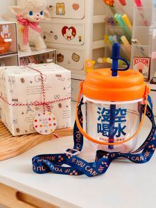 Large Capacity Portable Cute Durable Handle Straw Cup Summer Milk Tea Cup Creative Design Sporty Style Adult Water Bottle