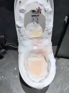 สเปรย์โฟมทำความสะอาดห้องน้ำ น้ำยาทำความสะอาดห้องน้ำ toiletสารทำความสะอาด สเปรย์ทำความสะอาดกลิ่นห้องน้ำ ใช้สำหรับทำความสะอาดและฆ่าเชื้อพื้นผิวเซรามิกในห้องน้ำ ขจัดคราบปัสสาวะและตะกรัน ฆ่าเชื้อแบคทีเรียและไวรัส และขจัดกลิ่นไม่พึงประสงค์