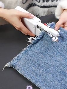 Suitable for beginners! Mini Handheld Sewing Machine Portable Quick Sewing Electric Sewing Machine with Bobbin Original Stitch Sewing Machine for Needlework Handwork DIY Clothes