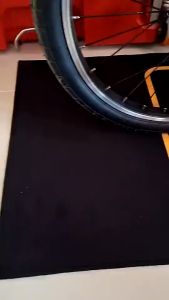 【สินค้าพร้อมส่งในไทย】พรมปูมอไซด์ พรมปูพื้น กันลื่น หัวรถจักรเท่พรมปูพื้น สําหรับรถจักรยานยนต์ Honda Yamaha Kawasaki