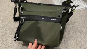 Mens and womens nylon waterproof crossbody bag casual and versatile single shoulder bag handbag zipper small bag