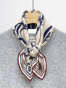 Silk Wool Scarf Bandana: A Versatile Fashion Accessory for All Seasons