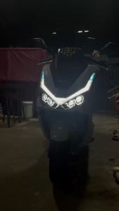 PCX 160 2025 03 ฟิล์มแต่งไฟหน้า 2 ชั้น PCX 160 2025 03 ฟิล์มแต่งไฟหน้าเกรดพรีเมี่ยมแบบ2ชั้ นป้องกันและลบรอยขีดข่วน ตัวงานออกแบบใหม่ โดดเด่นไม่ซ้ำใคร เข้ารูปติดตั้งง่าย 03