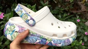 CrocsFanClub - Siêu phẩm sục crush hoạ tiết BƯỚM XANH model cho hè 2023 - Pb194 tặng 10 charm