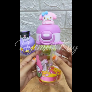 BOTOL MINUM ANAK KARAKTER SANRIO - BOTOL MINUM LUCU 3057 - BOTOL KAPASITAS 570ML BPA FREE - KARAKTER KUROMI MY MELODY POMPOMPURIN - BOTOL SEDOTAN TALI PANJANG - BOTOL SEKOLAH ANTI TUMPAH WATER BOTTLE