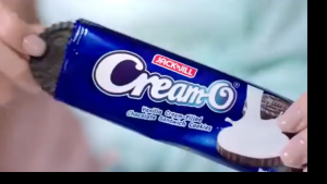 Viral Munchys Cream-O Vanilla Cream Chocolate Sandwich Cookies 120g x 24 Packs (1 Carton)