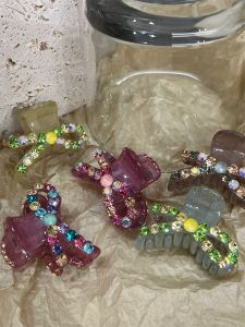 Adorable Medium Acrylic Rhinestone Hair Claw Simple Sweet Butterfly Knot Hair Clip Bangs Holders Fashionable Hair Accessories