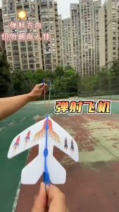 Đồ chơi máy bay phát sáng kèm sung cao su – máy bay flash bay xa cho bé mới nhất 2025